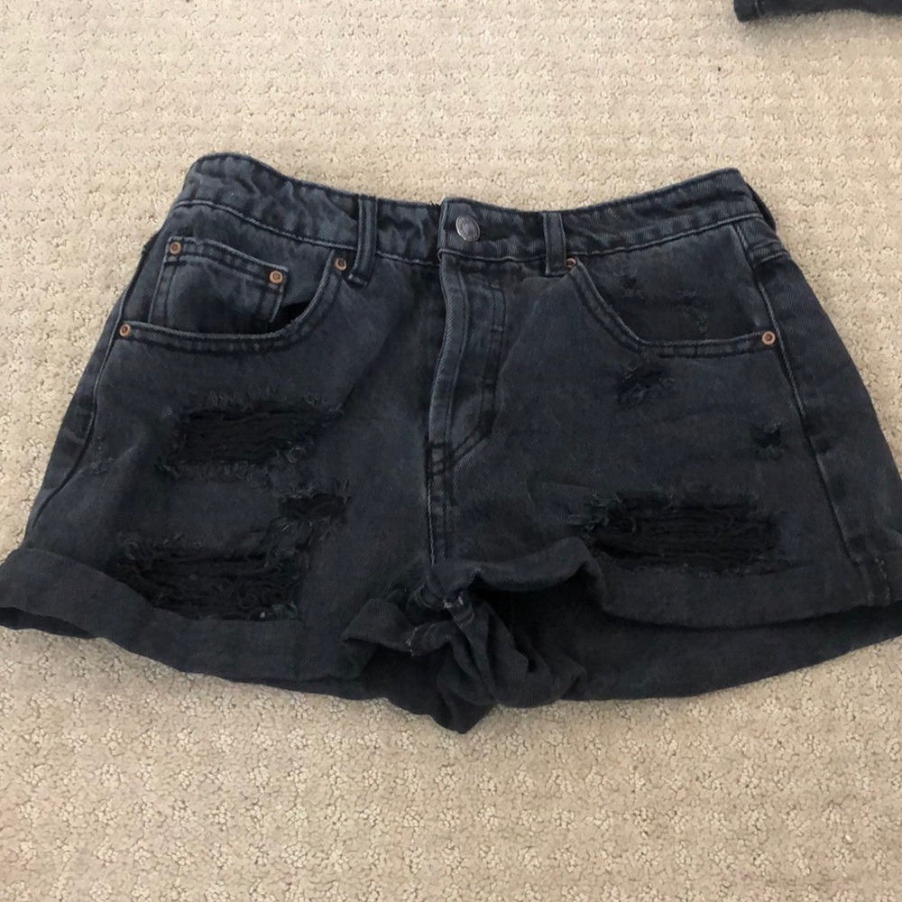Black Forever 21 Shorts with rips.
